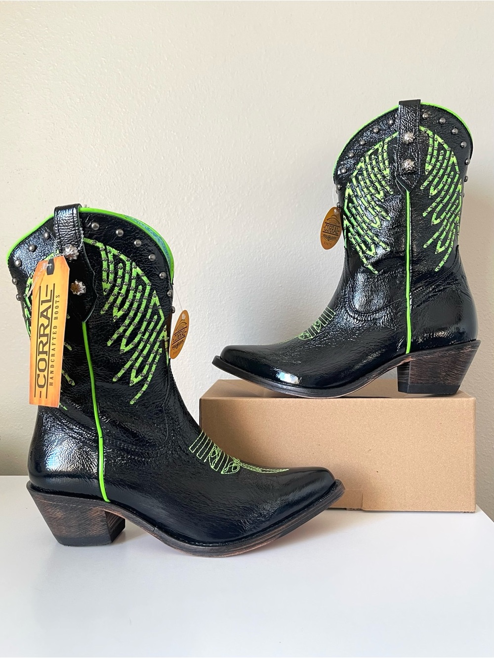 NWT Corral Studded Western Boots - Fluorescent & Embroidered - Size 8M